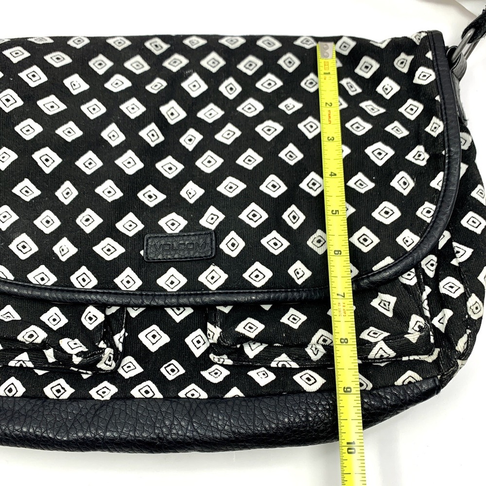 Volcom Cruz Messenger Shoulder Bag Purse Black & White Diamond Corduroy - Picture 16 of 16